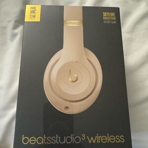 Beats Studio3 Wireless Headphones - Desert Sand